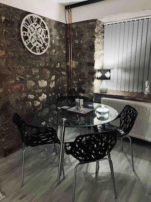 Beautiful Renovated Former Coach House Llandeilo Exterior foto